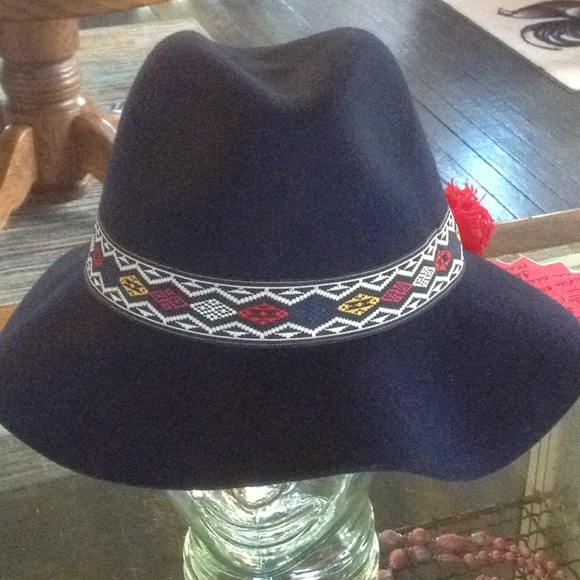 Adjustable wool hat - Picture 2 of 4